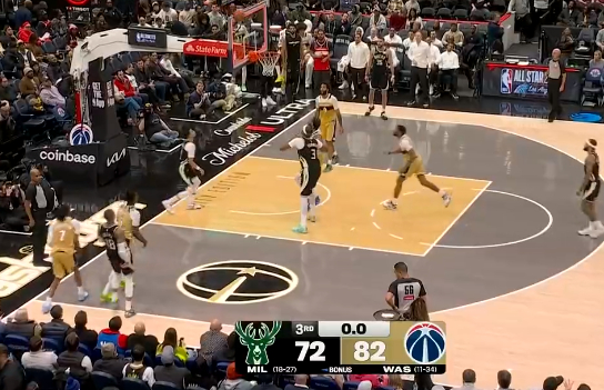 又见绝平！金州勇士与密尔沃基雄鹿鏖战至终场，胡金秋读秒救主的简单介绍